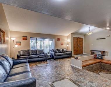 6520 E Peak View Road - Photo Thumbnail 7