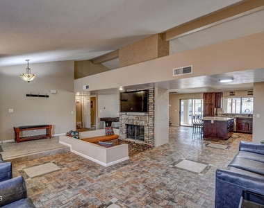 6520 E Peak View Road - Photo Thumbnail 10