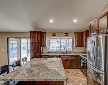 6520 E Peak View Road - Photo Thumbnail 13
