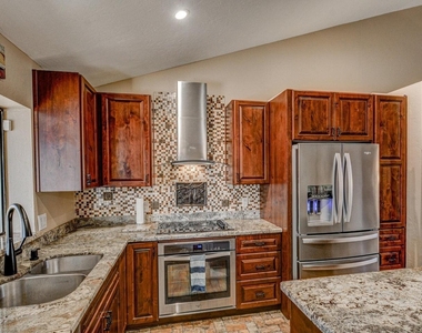6520 E Peak View Road - Photo Thumbnail 15