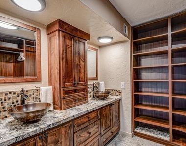 6520 E Peak View Road - Photo Thumbnail 17