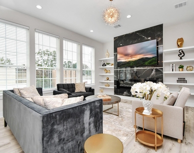 2401 Chapman Street - Photo Thumbnail 6