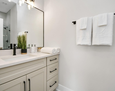 2401 Chapman Street - Photo Thumbnail 35