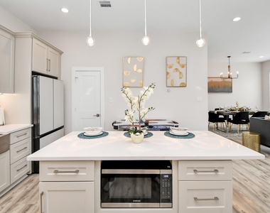 2401 Chapman Street - Photo Thumbnail 17