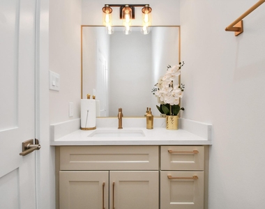 2401 Chapman Street - Photo Thumbnail 20