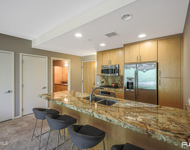 7117 E Rancho Vista Drive - Photo Thumbnail 8