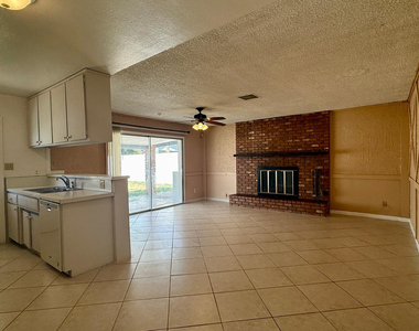 4440 W Yucca Street - Photo Thumbnail 8