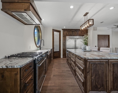 11707 Edgewater Court - Photo Thumbnail 7