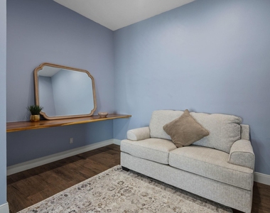 11707 Edgewater Court - Photo Thumbnail 12