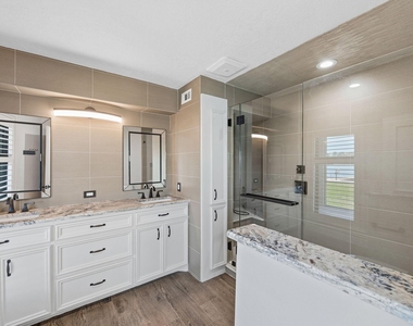 11707 Edgewater Court - Photo Thumbnail 18