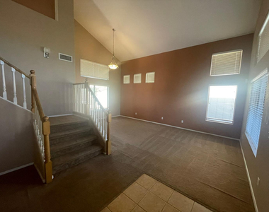 1053 W Bruce Avenue - Photo Thumbnail 1