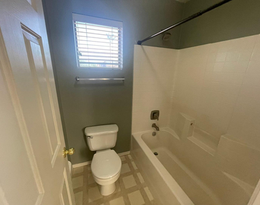 1053 W Bruce Avenue - Photo Thumbnail 11