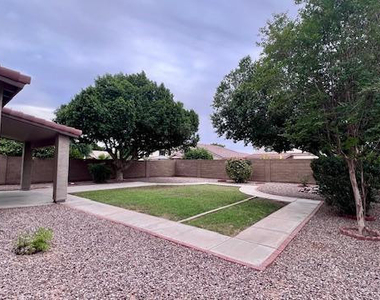 1053 W Bruce Avenue - Photo Thumbnail 16
