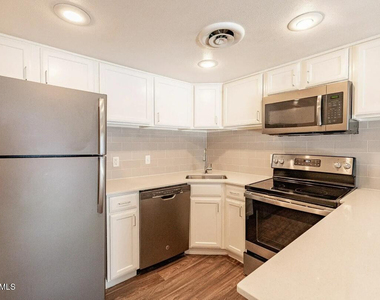 5128 N 15th Street - Photo Thumbnail 4