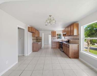 1102 Johnson Street - Photo Thumbnail 4