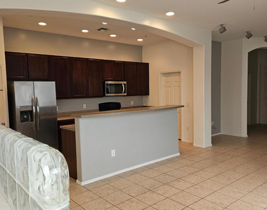 15240 N 142nd Avenue - Photo Thumbnail 4