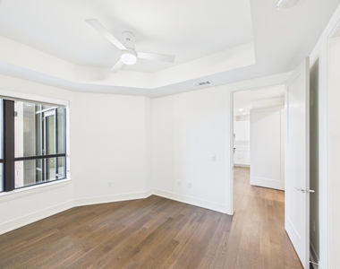 929 Westcott Street - Photo Thumbnail 5