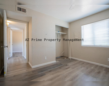 9606 N 11th Avenue - Photo Thumbnail 6