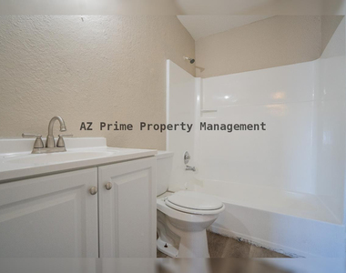 9606 N 11th Avenue - Photo Thumbnail 3