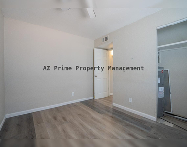9606 N 11th Avenue - Photo Thumbnail 4