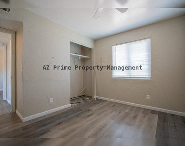 9606 N 11th Avenue - Photo Thumbnail 5