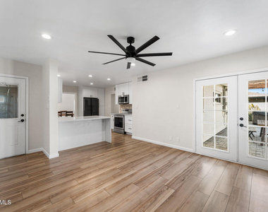 8302 E Windsor Avenue - Photo Thumbnail 10