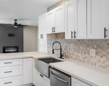 8302 E Windsor Avenue - Photo Thumbnail 2