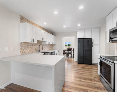 8302 E Windsor Avenue - Photo Thumbnail 4
