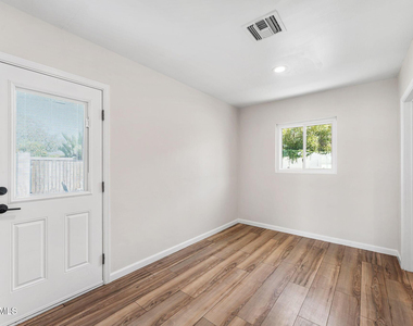 8302 E Windsor Avenue - Photo Thumbnail 29