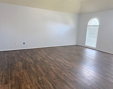 11308 Madison Court - Photo Thumbnail 13