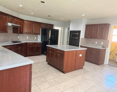 11308 Madison Court - Photo Thumbnail 15