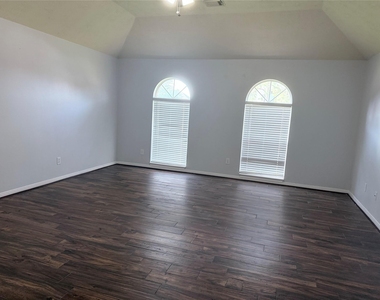 11308 Madison Court - Photo Thumbnail 10