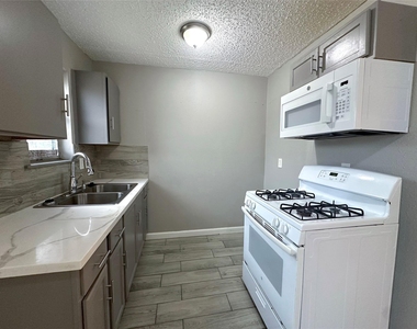 5418 Weaver Road - Photo Thumbnail 2