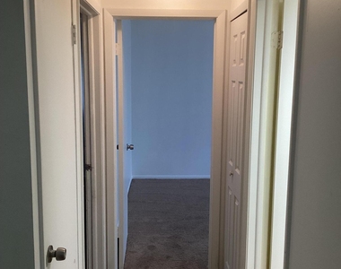 2106 Tarrytown Lane Ne - Photo Thumbnail 20