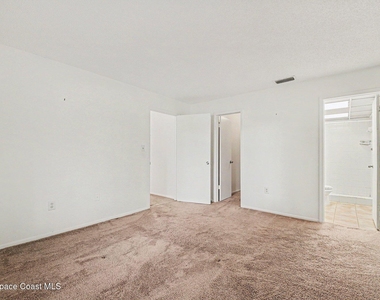 2106 Tarrytown Lane Ne - Photo Thumbnail 7