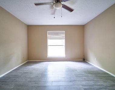 10235 Gulfstream Lane - Photo Thumbnail 14