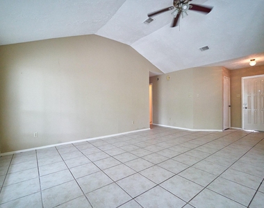 10235 Gulfstream Lane - Photo Thumbnail 7