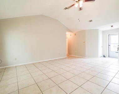 10235 Gulfstream Lane - Photo Thumbnail 3