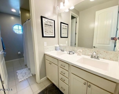 1949 W Yellowstone Way - Photo Thumbnail 27