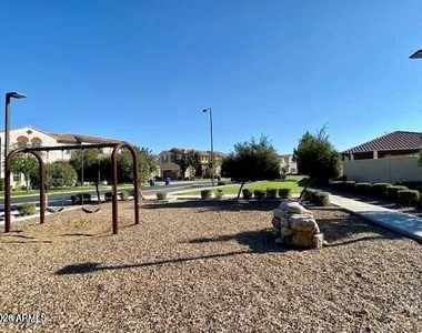 1949 W Yellowstone Way - Photo Thumbnail 44