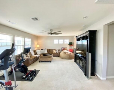 1949 W Yellowstone Way - Photo Thumbnail 24