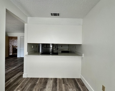 265 Ulster Court - Photo Thumbnail 5
