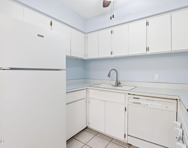 4950 N Miller Road - Photo Thumbnail 15