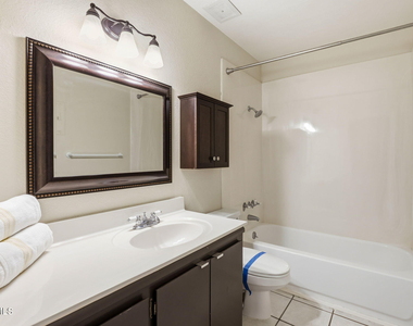 4950 N Miller Road - Photo Thumbnail 18
