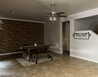 40893 W Bedford Drive - Photo Thumbnail 2