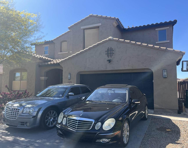 40893 W Bedford Drive - Photo Thumbnail 1