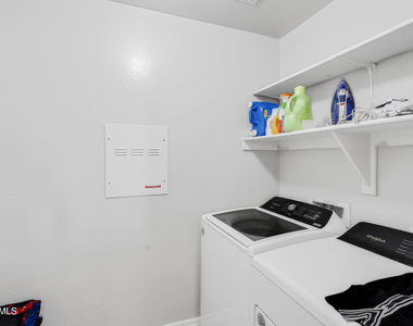 40893 W Bedford Drive - Photo Thumbnail 17