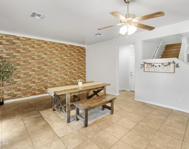 40893 W Bedford Drive - Photo Thumbnail 10