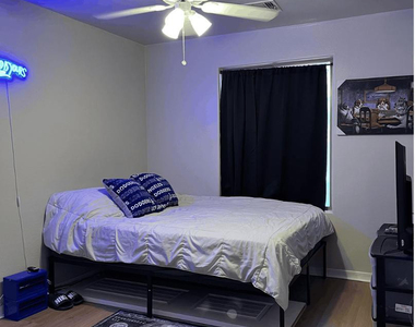 40893 W Bedford Drive - Photo Thumbnail 9