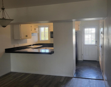 6501 N 17th Avenue - Photo Thumbnail 2